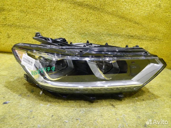 Фара правая Volkswagen Passat