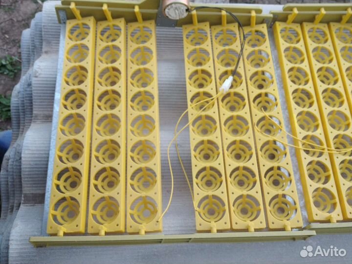 Автоматический лоток для инкубатора