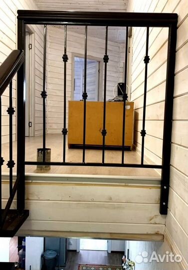 Лестница на металлокаркасе открытого типа