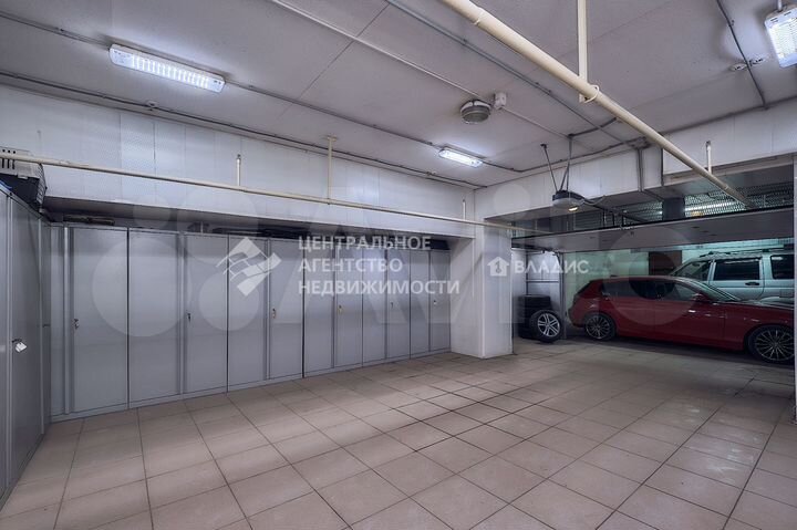 Машиноместо, > 30 м²