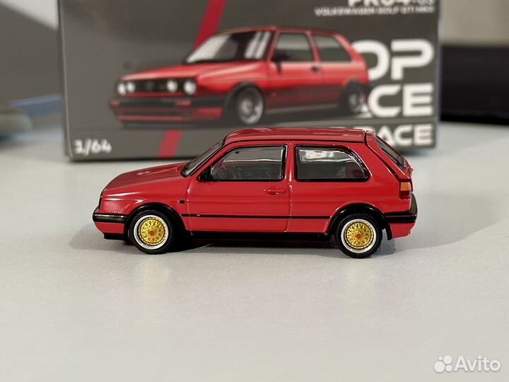 Коллекционная мoдeль Volkswagen Golf MK2 1:64