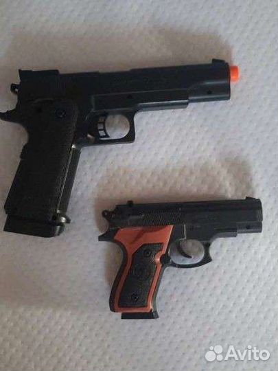 Игрушечный пистолет, мечи,щит,шарики для пистолета