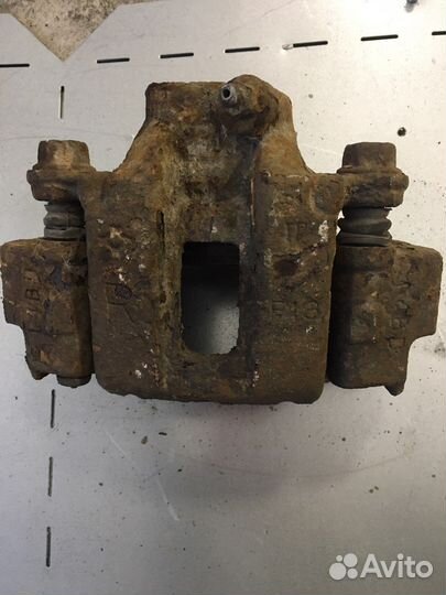 Суппорт задний правый Toyota 4Runner (2435)