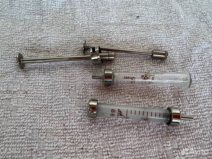 Шприцы с иглами