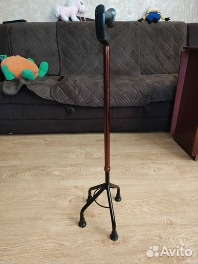 Трость на 4 ногах. Регулируется по размеру