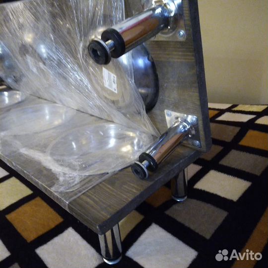 Подставка с мисками для домашних животных