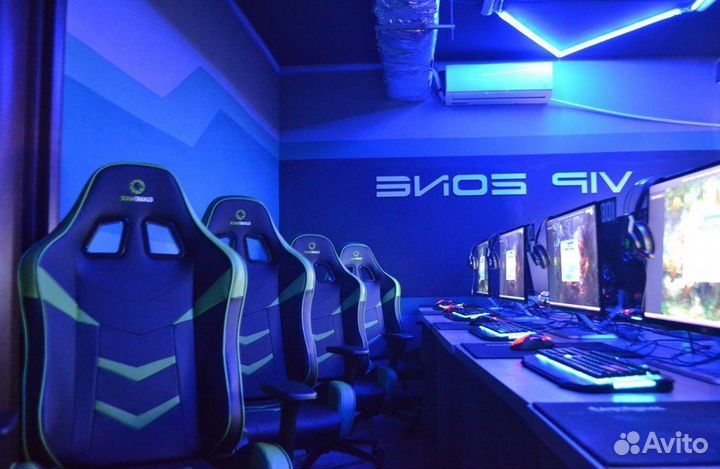 Компьютерный клуб с крутым брендом