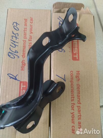 Петля капота правая Chevrolet Lacetti