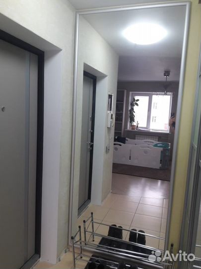 Зеркало настенное в раме