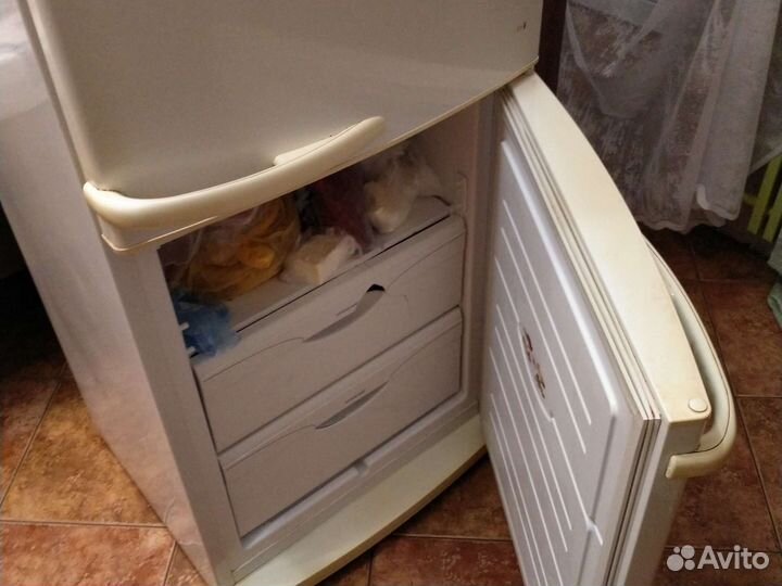 Холодильник бу Атлант