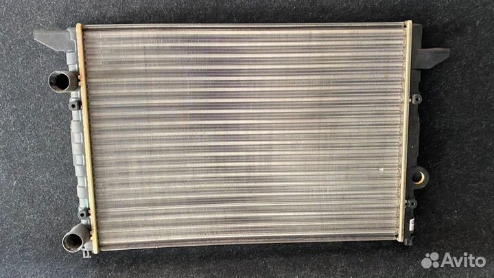 Радиатор ож 3A0 121 253 AA VW Passat4 1.6i-1.9TDi