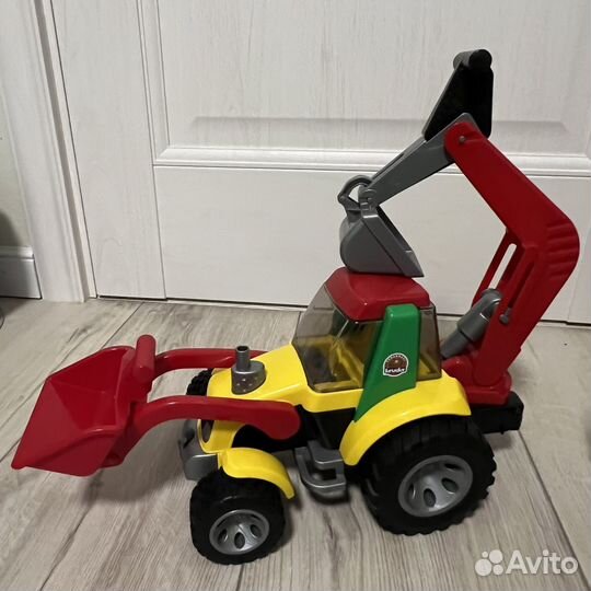 Трактор Bruder