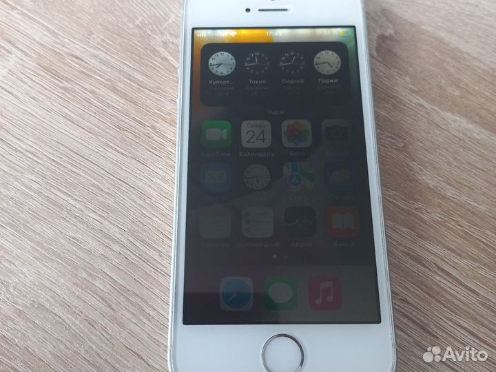 iPhone SE, 32 ГБ