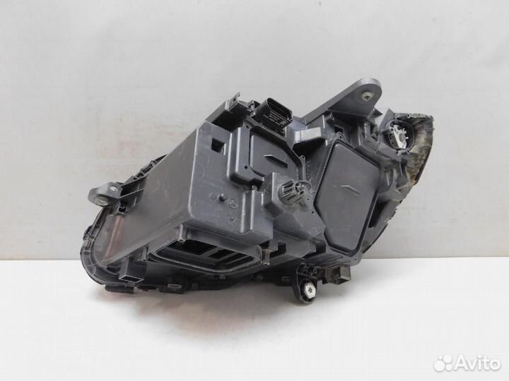 Фара правая Mercedes-Benz C-Class