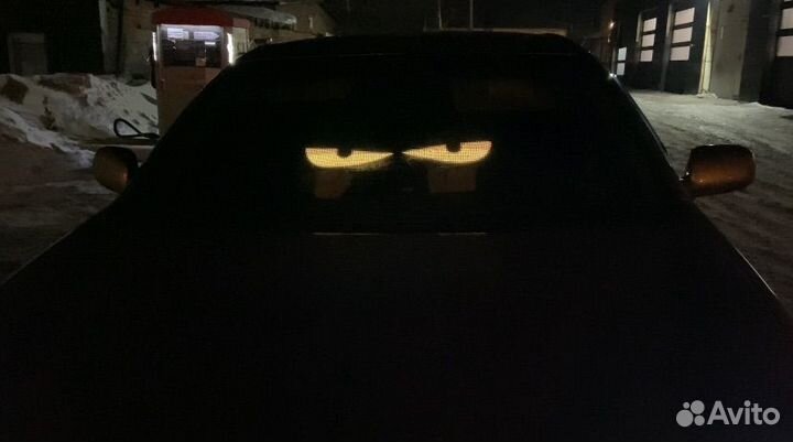 Глаза дьявола на лобовое стекло
