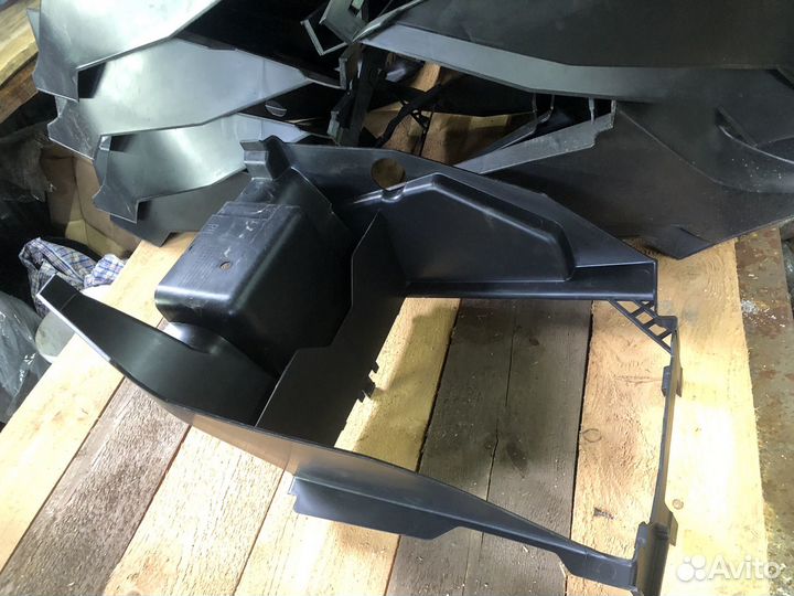 Дефлектор радиатора правый Range Rover Vogue L405