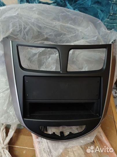 Рамка центральная магнитолы hyundai Solaris 2015