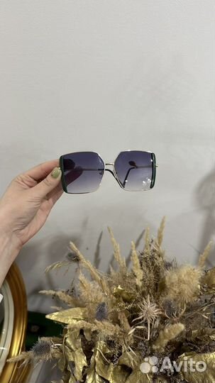 Очки черные с зелёной оправой