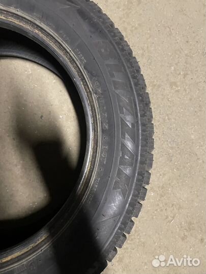 Bridgestone Blizzak Spike-02 185/60 R15 84T