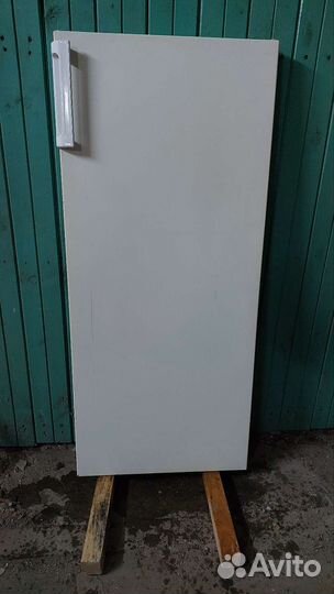 Дверь морозильной камеры