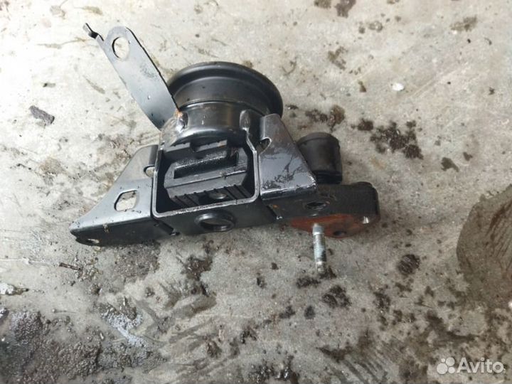 Подушка двс правая Toyota Aqua NHP10 1nzfxe