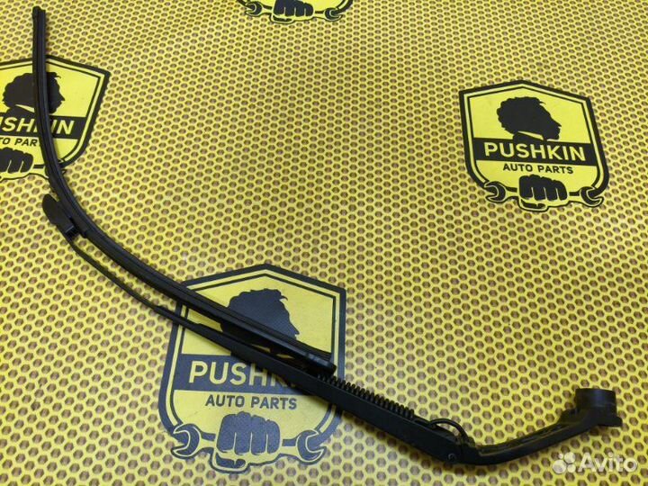 Поводок стеклоочистителя передний левый Mitsubishi