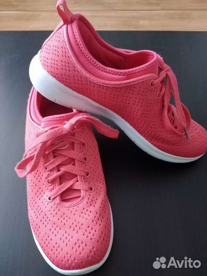 Кроссовки женские 37 размер