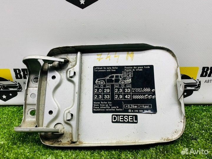 Лючок бензобака Mercedes-BenzA2105840439
