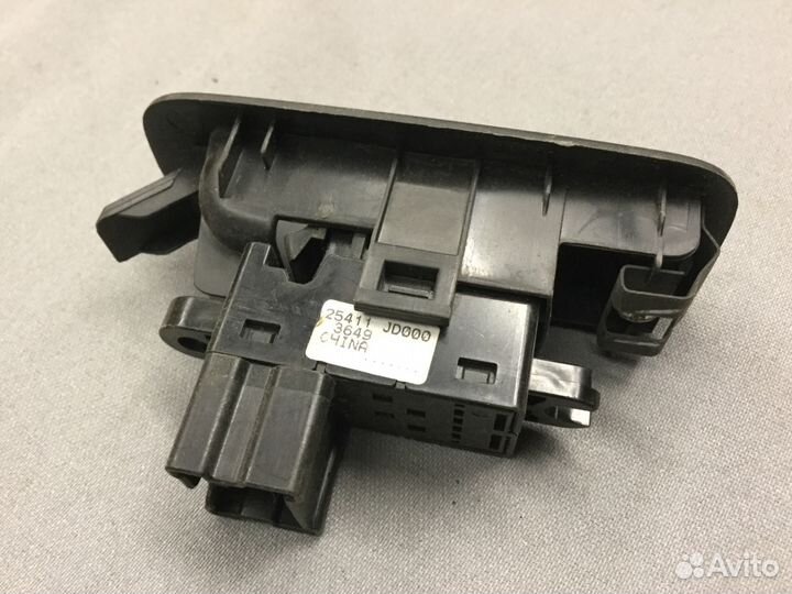 Кнопка стеклоподъемника задняя Ниссан Кашкай (J10)