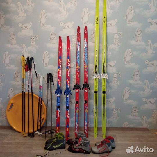 Лыжи, ботинки, палки, ледянки