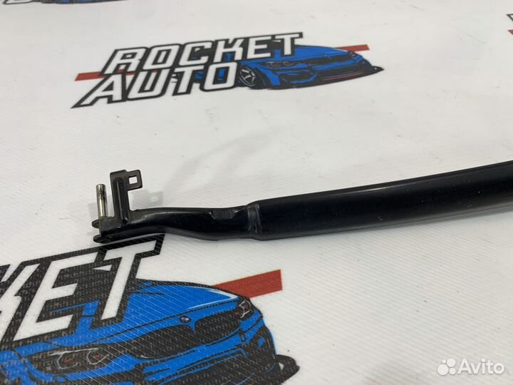 Поводок стеклоочистителя передний левый Porsche