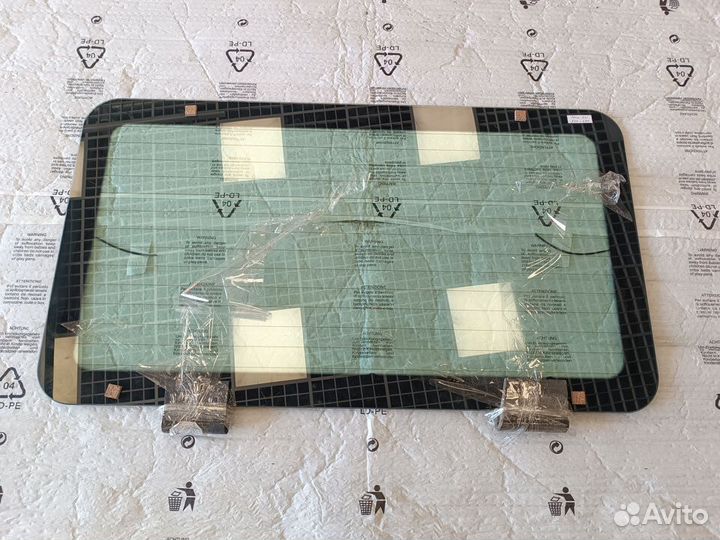 Стекло задней двери mercedes w463