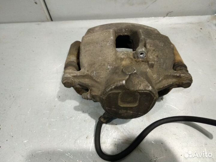 Суппорт передний левый Mercedes-Benz C-Class W204