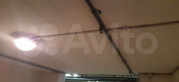 Машиноместо, > 30 м²