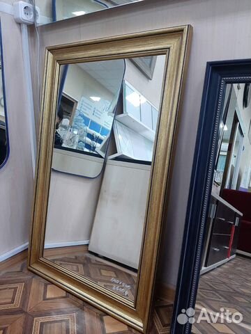 Зеркало в золотом багете