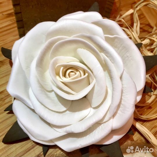 Броши из замши