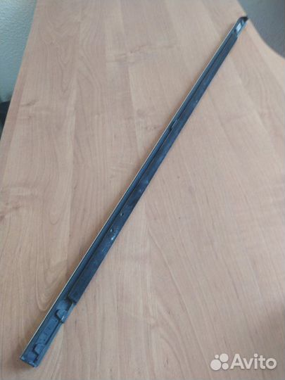 Молдинг стекла задний правый Volkswagen Passat B5+