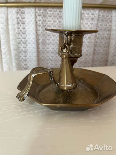 Старинный подсвечник с гасителем