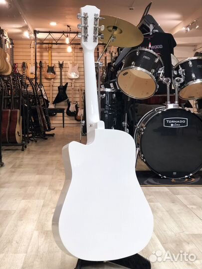 Акустическая гитара