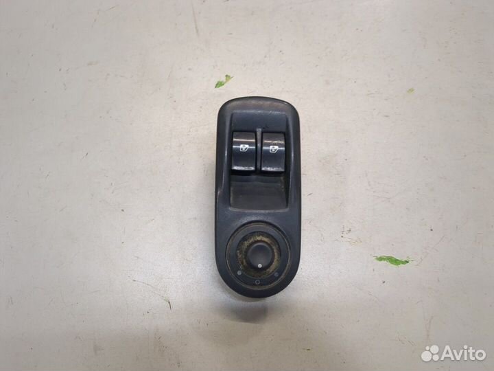 Кнопка стеклоподъемника Renault Trafic, 2006