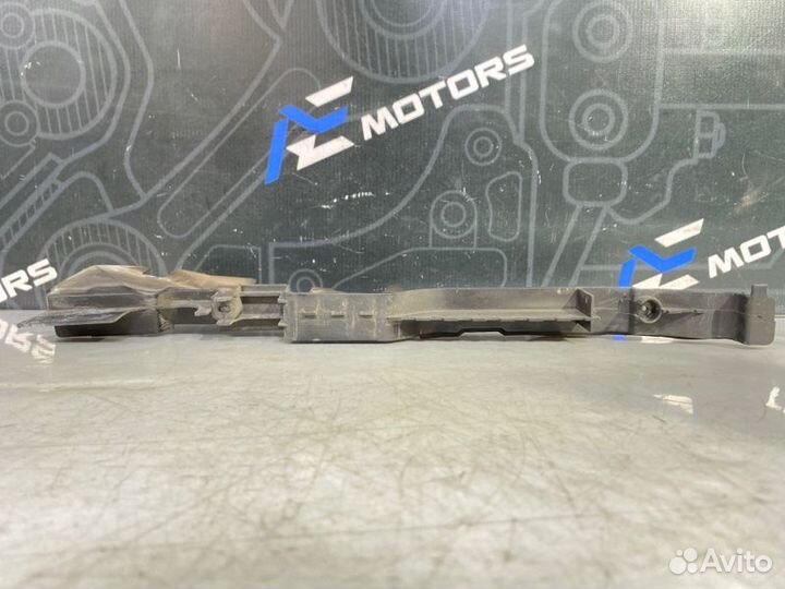 Воздуховод радиатора правый Audi A4 B6 ASN 2004