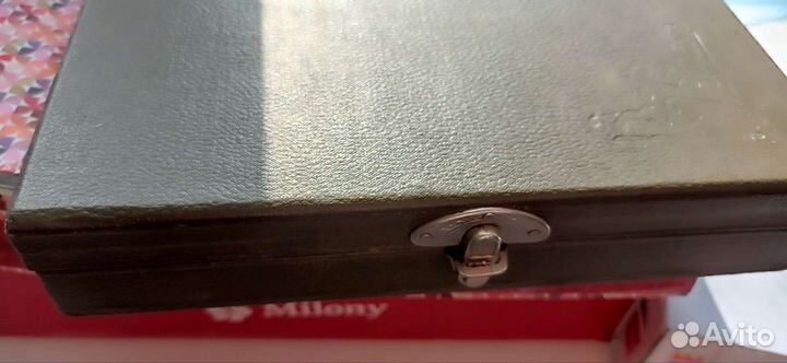 Набор столовых ножей и вилок