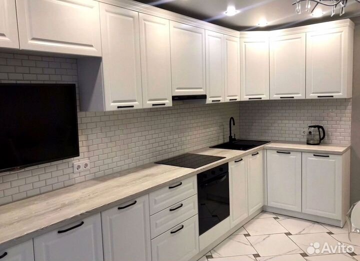 Кухонный гарнитур в современном стиле на заказ