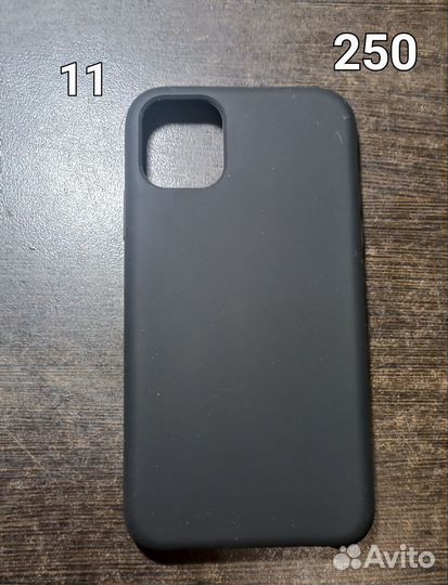 Много чехлов для айфонов