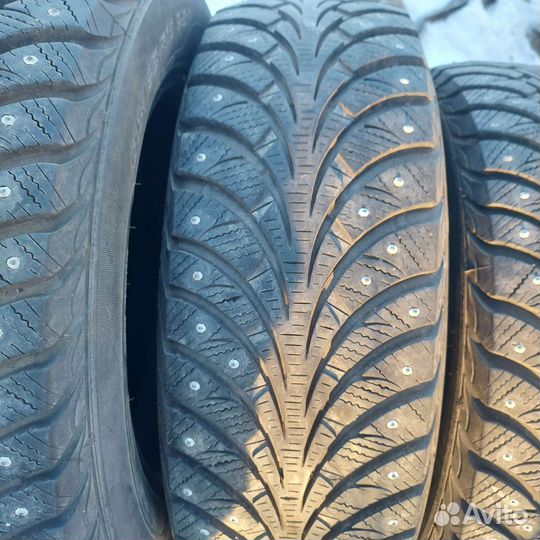 Sava Eskimo Stud 215/65 R16 98T