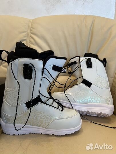 Сноубордические ботинки женские. Новые