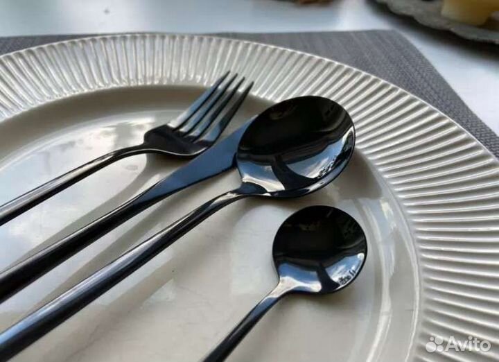 Ложка, вилка, ножик. Набор столовых приборов