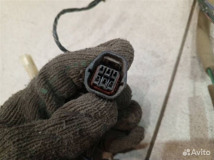 Проводка двери багажника Mitsubishi Pajero iO 199