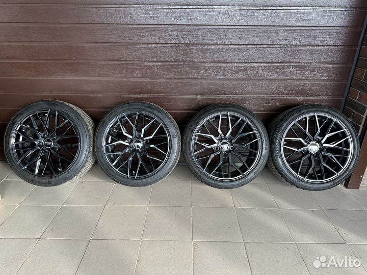 VMR V802 18x8,5/9,5 / Bridgestone RE004