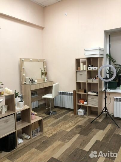 Гримерный столик с лампочками